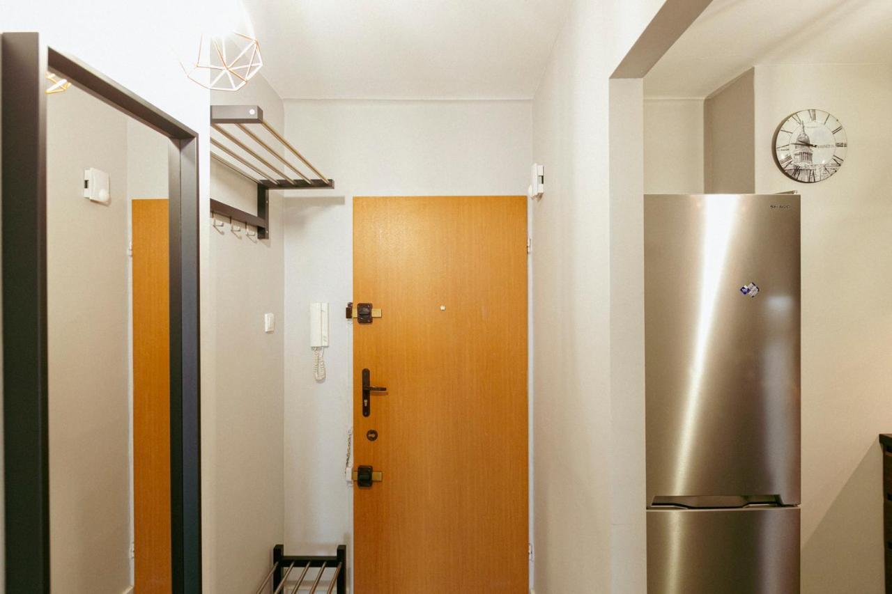 Przechodnia 2 Yellow - Biurko Oraz Wygodny Fotel Do Pracy - Better Rental Варшава Экстерьер фото
