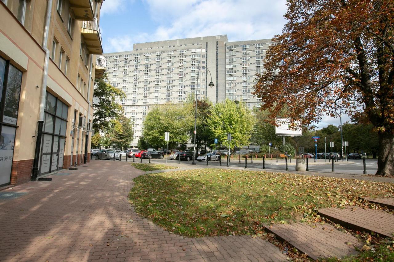 Przechodnia 2 Yellow - Biurko Oraz Wygodny Fotel Do Pracy - Better Rental Варшава Экстерьер фото