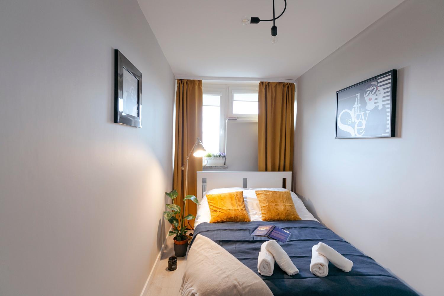 Przechodnia 2 Yellow - Biurko Oraz Wygodny Fotel Do Pracy - Better Rental Варшава Экстерьер фото