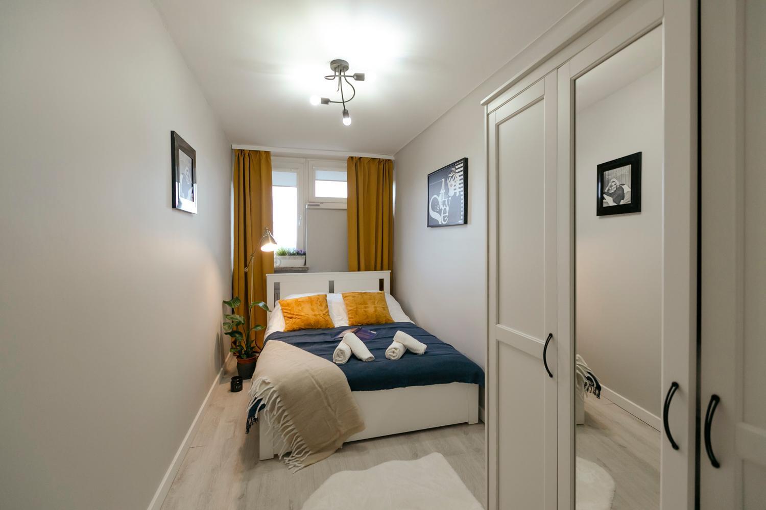 Przechodnia 2 Yellow - Biurko Oraz Wygodny Fotel Do Pracy - Better Rental Варшава Экстерьер фото
